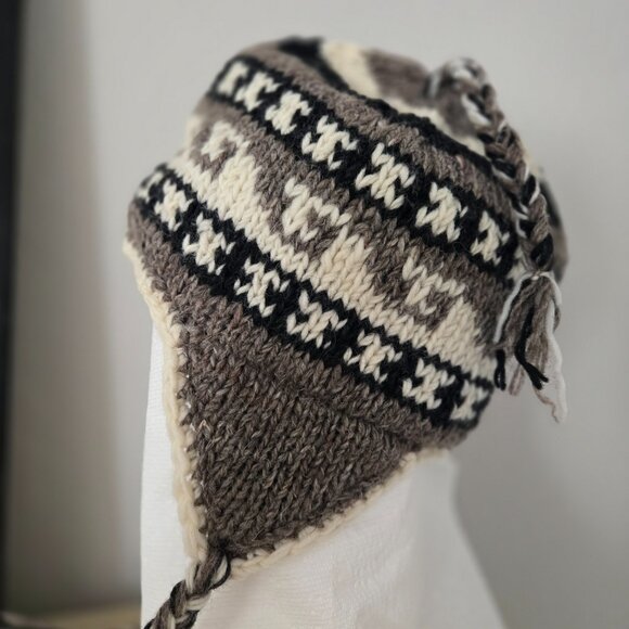 Made in Nepal wool knitted tie bonnet - Picture 1 of 8